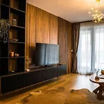 Apartment Cosmopolit - Downtown Charm