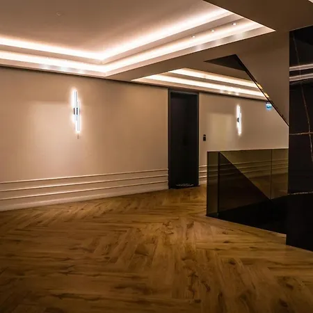 Апартаменты Cosmopolit - Downtown Charm Брашов