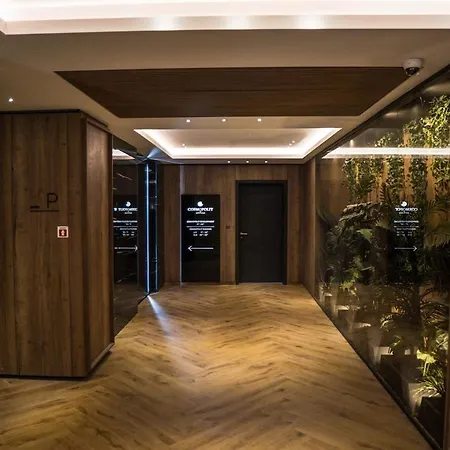 Апартаменты Cosmopolit - Downtown Charm