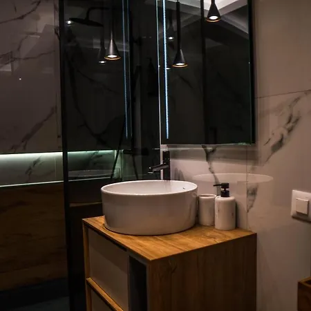 Cosmopolit - Downtown Charm