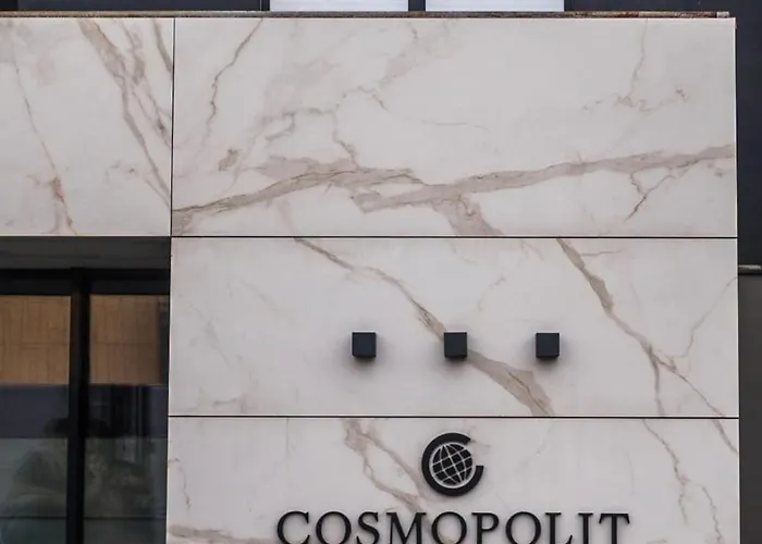 Апартаменты Cosmopolit - Downtown Charm