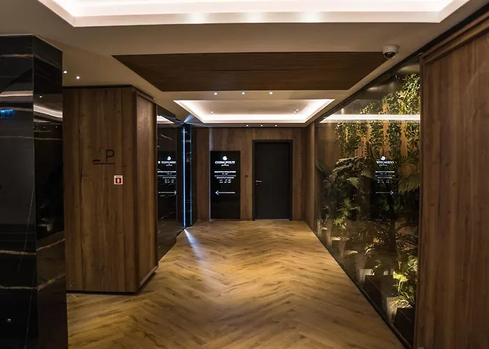 Апартаменты Cosmopolit - Downtown Charm