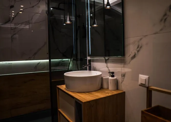 Cosmopolit - Downtown Charm