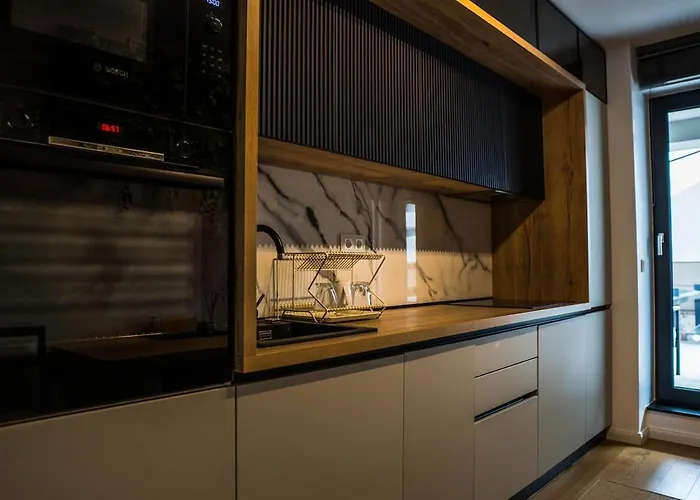 Cosmopolit - Downtown Charm Апартаменты Брашов