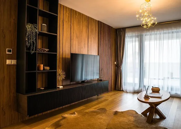 Апартаменты Cosmopolit - Downtown Charm